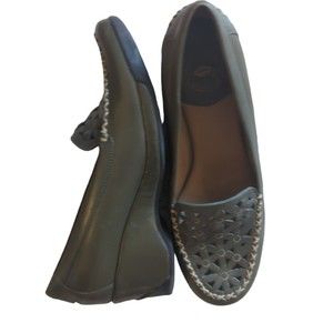 Nurture By Lamaze Green "Gardner" Leather Close Toed Slip ONS 8M
